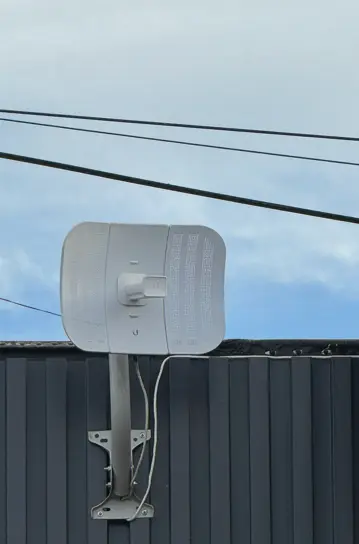 Antena exterior empresarial, instalación realizada por HRW.cl